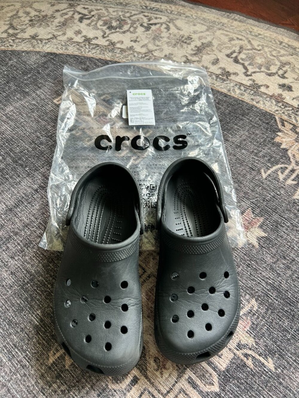 Crocs Classic Clogs Black Size 7 men/ 9 women EUC